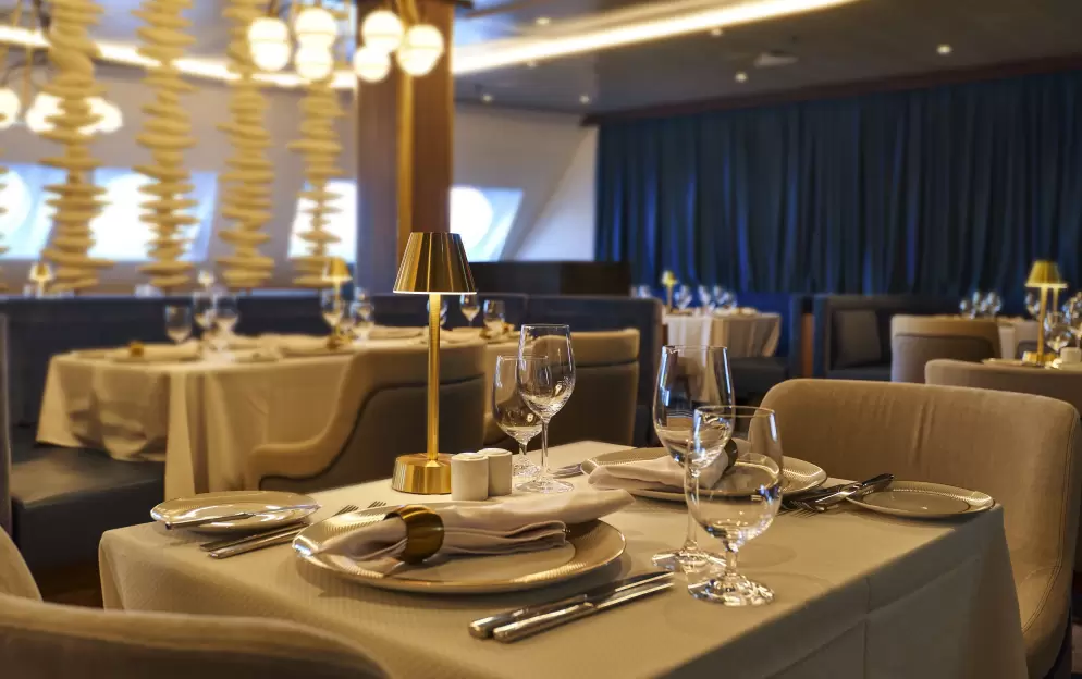 Windstar, Wind Surf, Amphora Restaurant 2.jpg